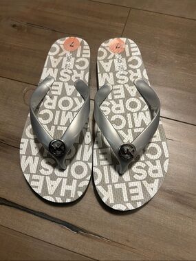 Michael Kors Silver Logo Thong Sandals - Gray/White